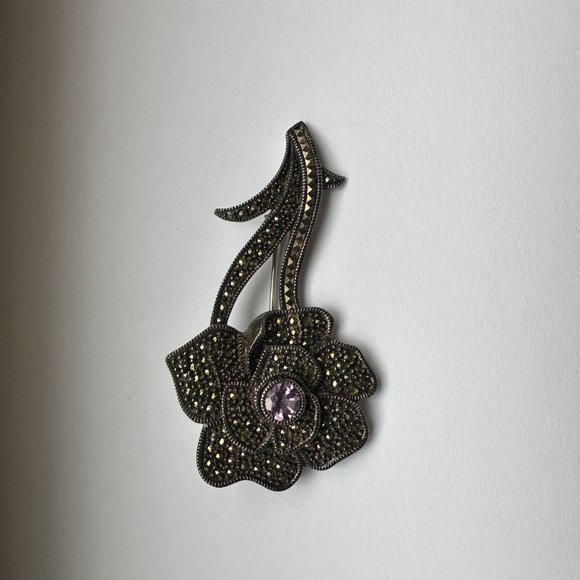 Judith Jack marcasite and sterling brooch with amethyst center. Vintage. - Picture 7 of 9